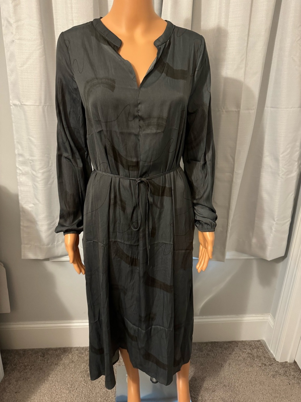 Pretty Grade & Gather size S gray print belted long sleeve midi dress new